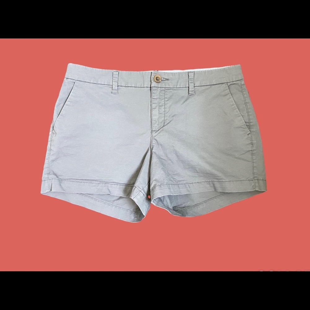 Old Navy Size 6 Everyday Shorts in khaki